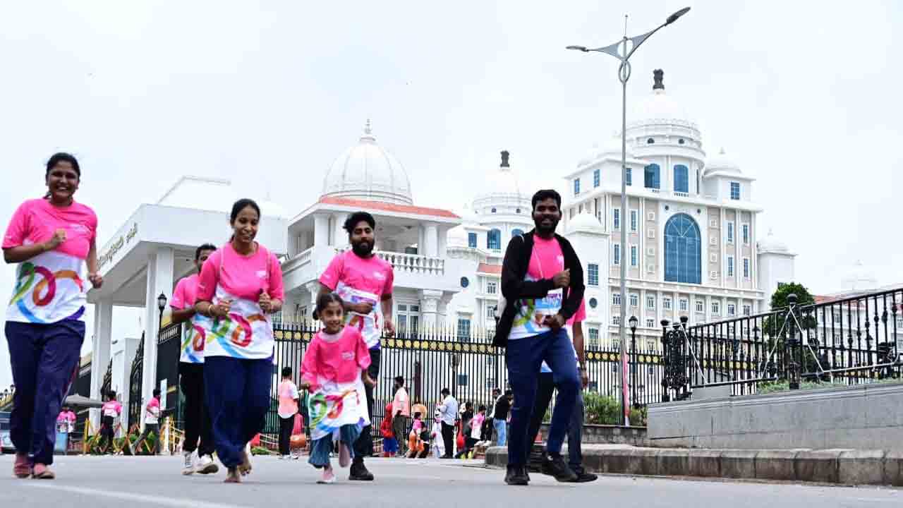 Pink Power Run 2.0 In Hyderabad:హైదరాబాద్‌లో పింక్ పవర్ రన్.. పాల్గొన్న ప్రపంచ సుందరి