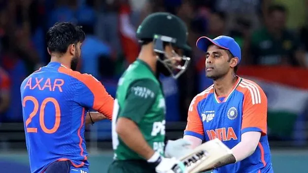 Ind Vs Pak Asia Cup: మిడిల్ ఓవర్స్‌లో చతికిలపడ్డ పాక్.. భారత్ లక్ష్యం ఎంతంటే.. 