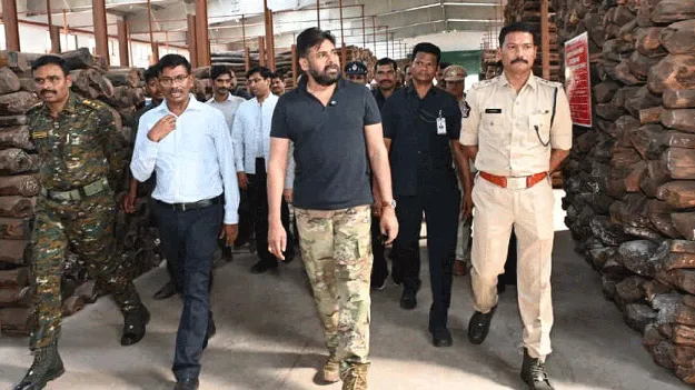  ఆపరేషన్‌ ‘రెడ్‌ శాండిల్‌’!