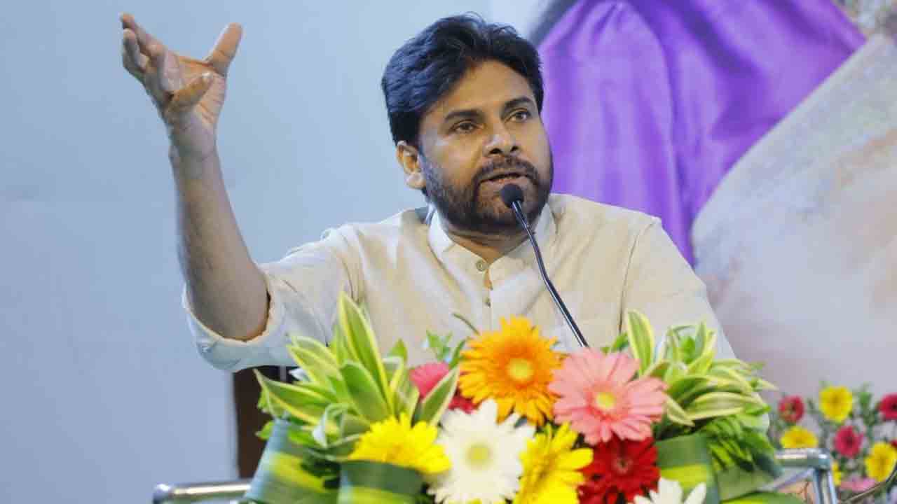 Pawan Kalyan: 'ఆమె సూర్యుడిని కబళించింది'పుస్తకం ఆవిష్కరించిన పవన్