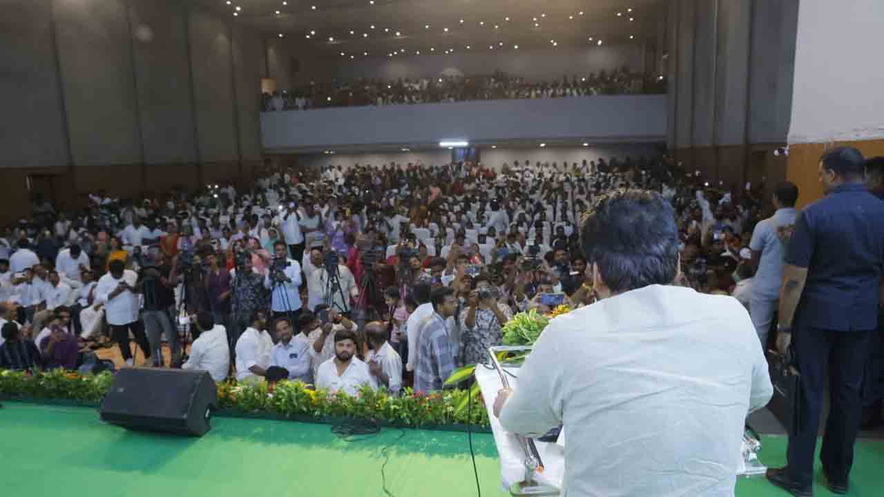 Pawan Kalyan: 'ఆమె సూర్యుడిని కబళించింది'పుస్తకం ఆవిష్కరించిన పవన్