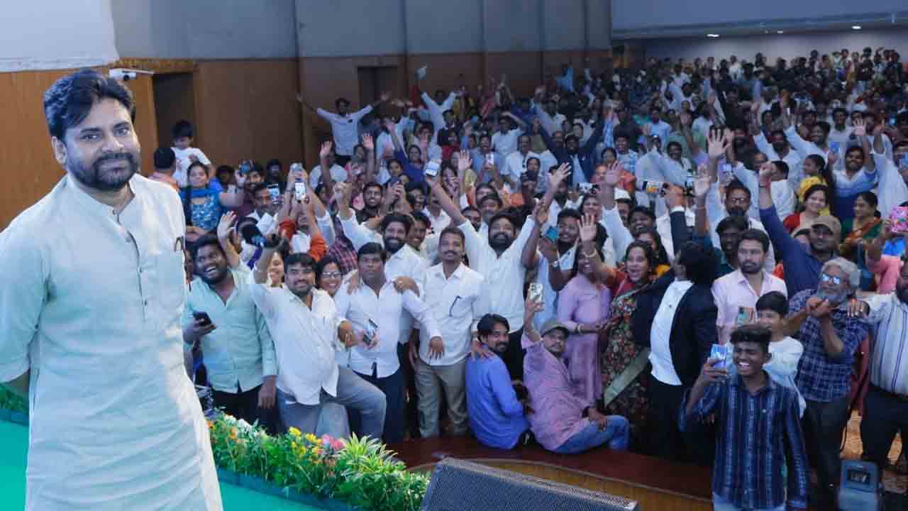 Pawan Kalyan: 'ఆమె సూర్యుడిని కబళించింది'పుస్తకం ఆవిష్కరించిన పవన్