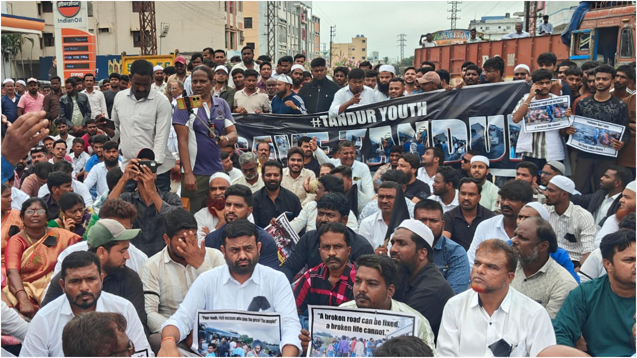 Vikarabad: తాండూరులో నిరసన.. మన్నెగూడ - హైదరాబాద్ రోడ్డు విస్తరణకు డిమాండ్