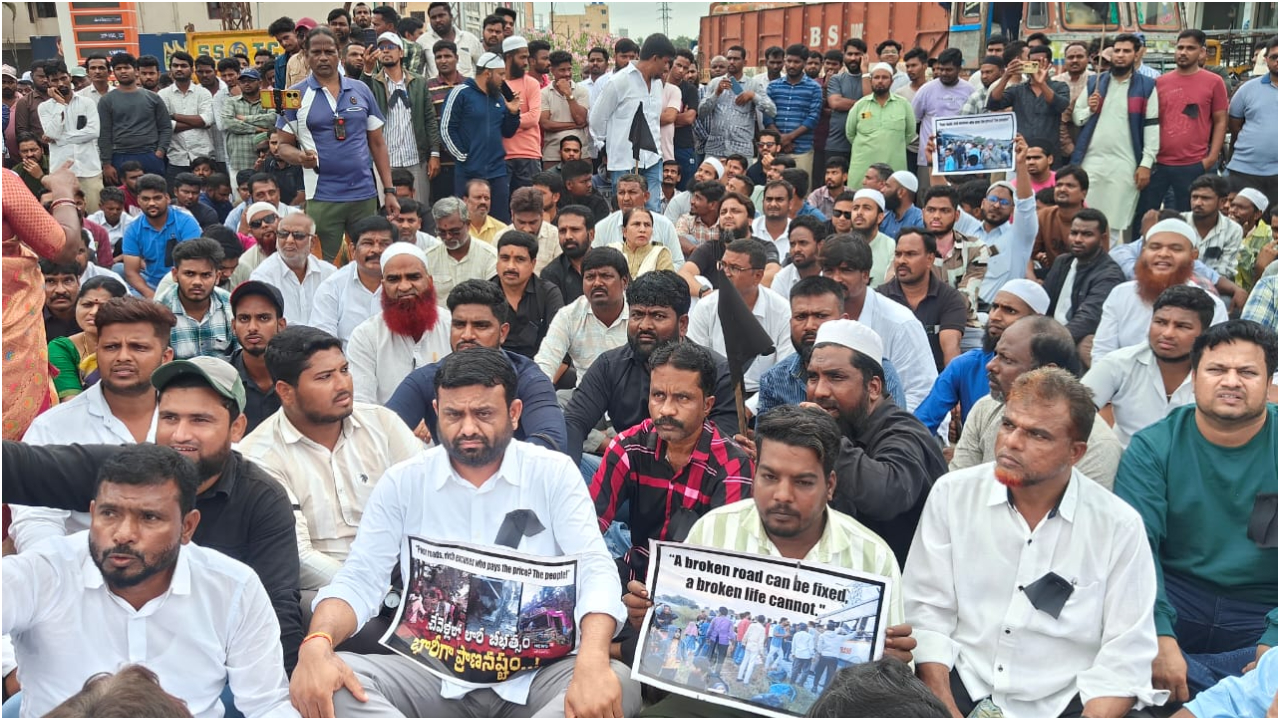 Vikarabad: తాండూరులో నిరసన.. మన్నెగూడ - హైదరాబాద్ రోడ్డు విస్తరణకు డిమాండ్