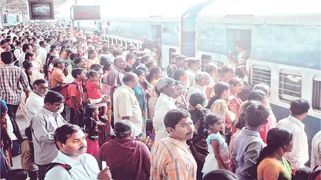 రైళ్లకు దీపావళి తాకిడి