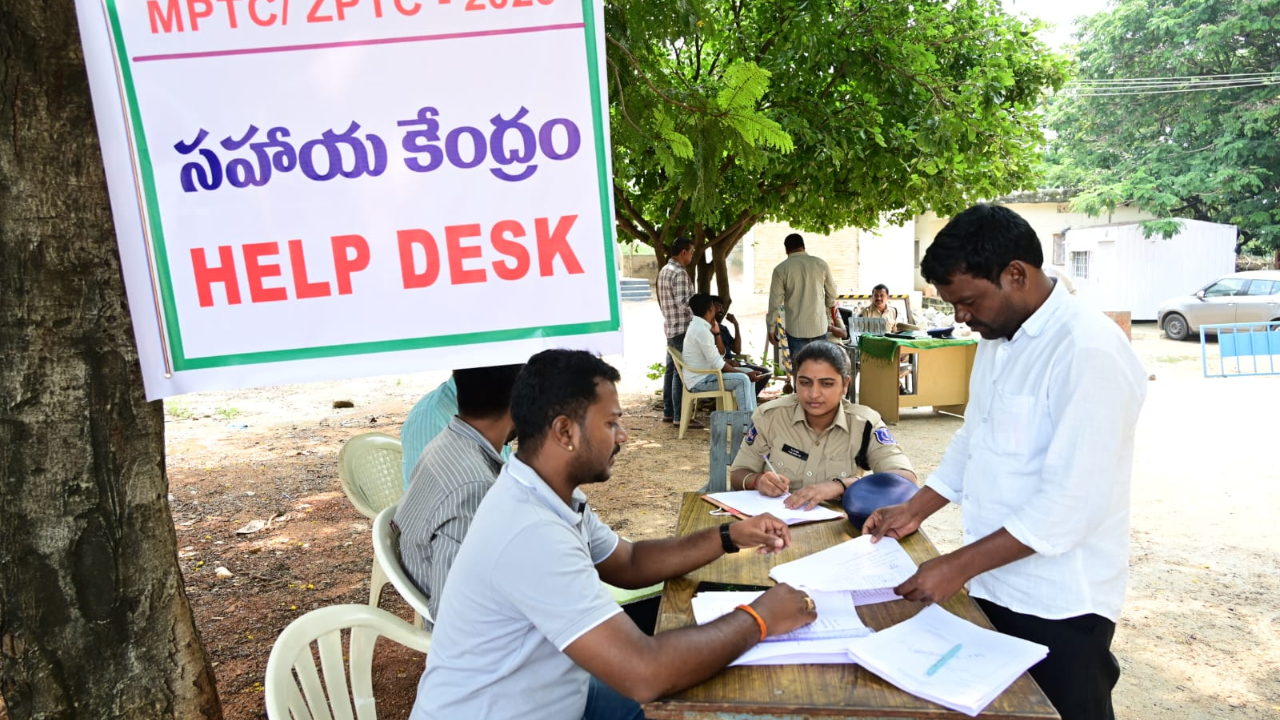 Ranga Reddy Collector visit: కందుకూరులో జెడ్పీటీసీ, ఎంపీటీసీ ఎన్నికల నామినేషన్లు