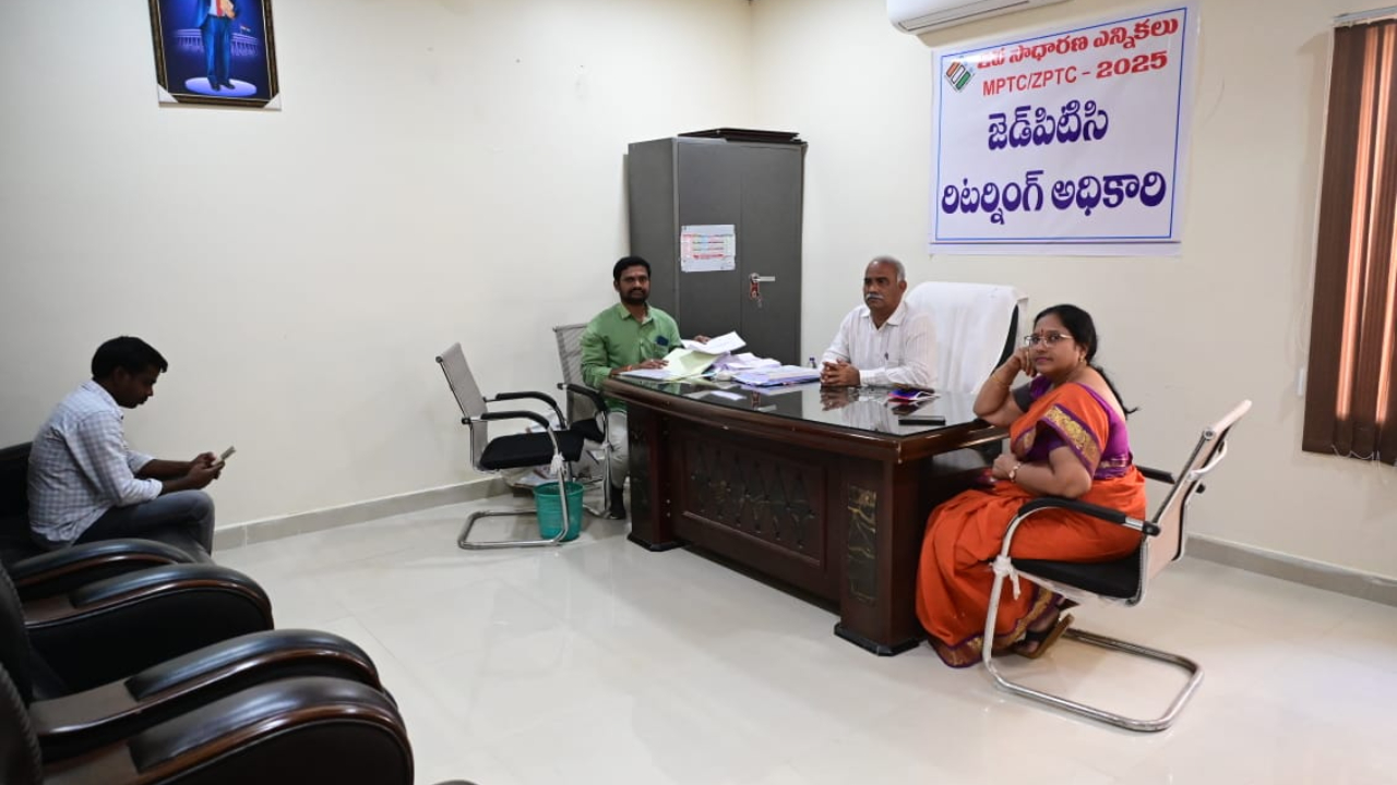 Ranga Reddy Collector visit: కందుకూరులో జెడ్పీటీసీ, ఎంపీటీసీ ఎన్నికల నామినేషన్లు