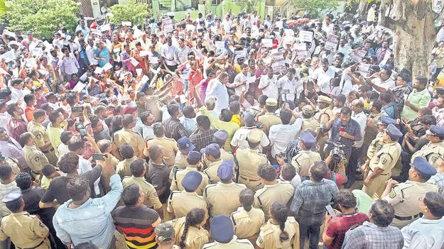 గో బ్యాక్‌...అంబుజా