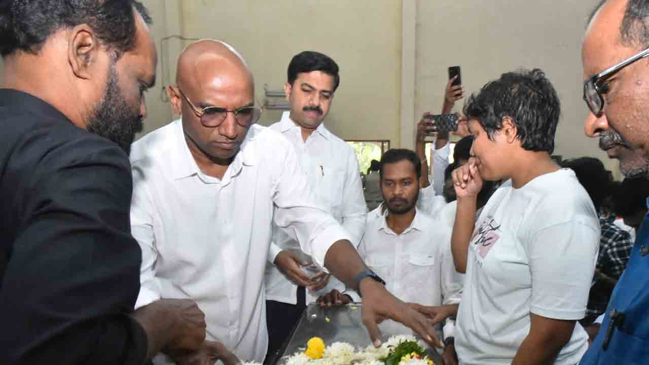 Andesri: ప్రముఖ కవి, రచయిత అందెశ్రీ మృతి.. పలువురు నేతల నివాళి