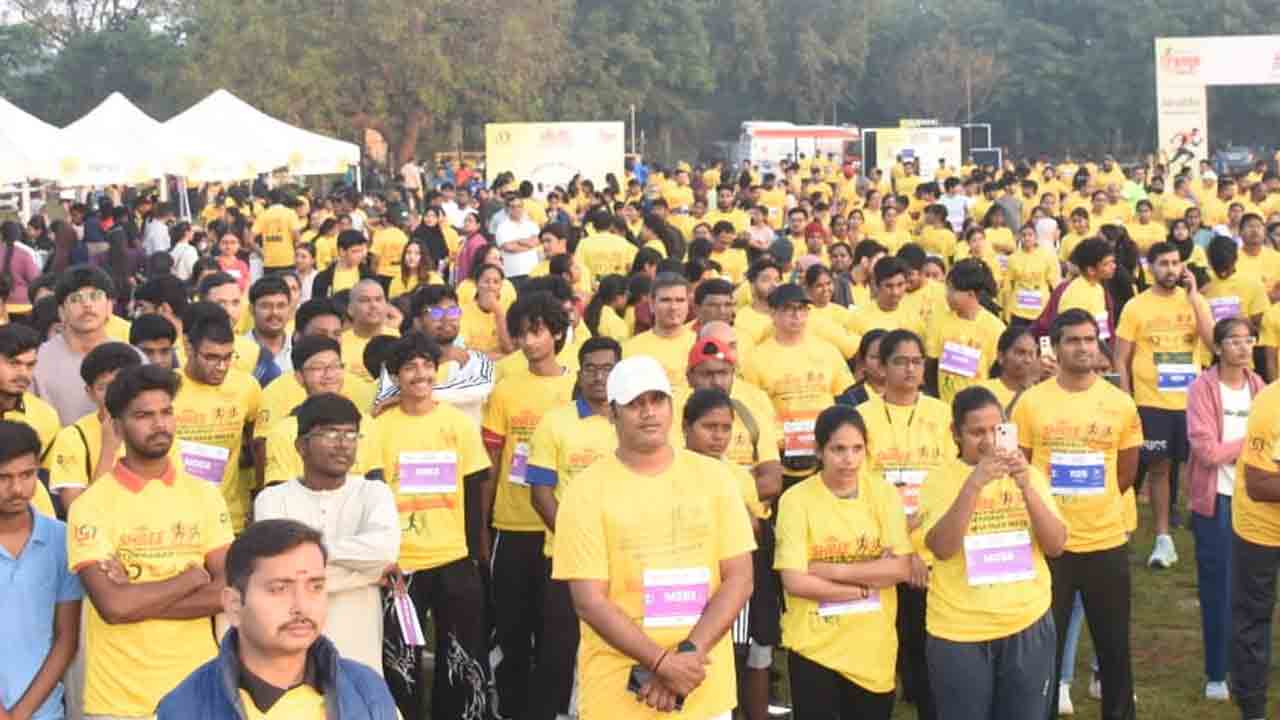 Gachibowli Marathon: గచ్చిబౌలి స్టేడియంలో మారథాన్.. ఉత్సాహంగా పాల్గొన్న యువత