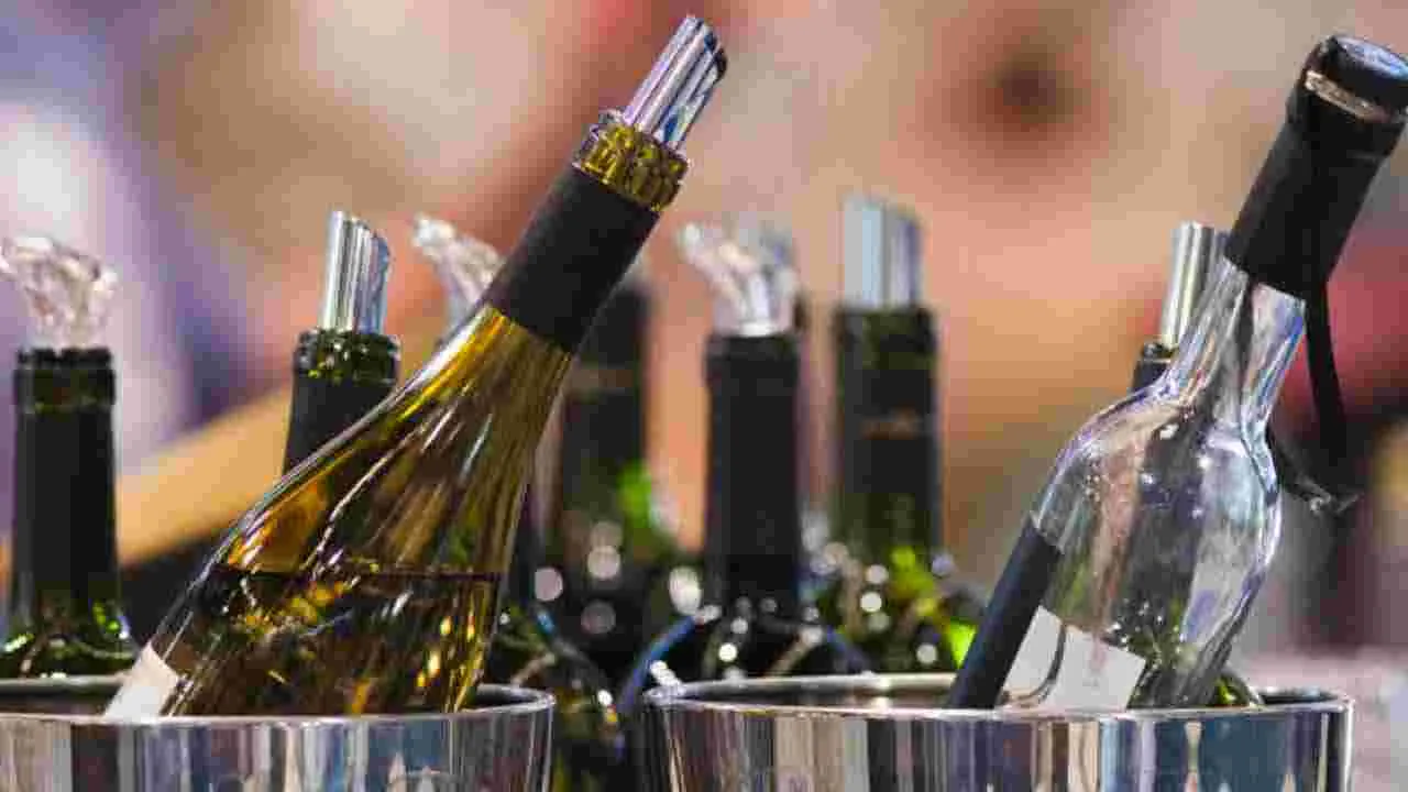 Hyderabad Police Raids: నగర శివారుల్లోని ఫార్మ్ హౌస్‌ల్లో తనిఖీలు..  