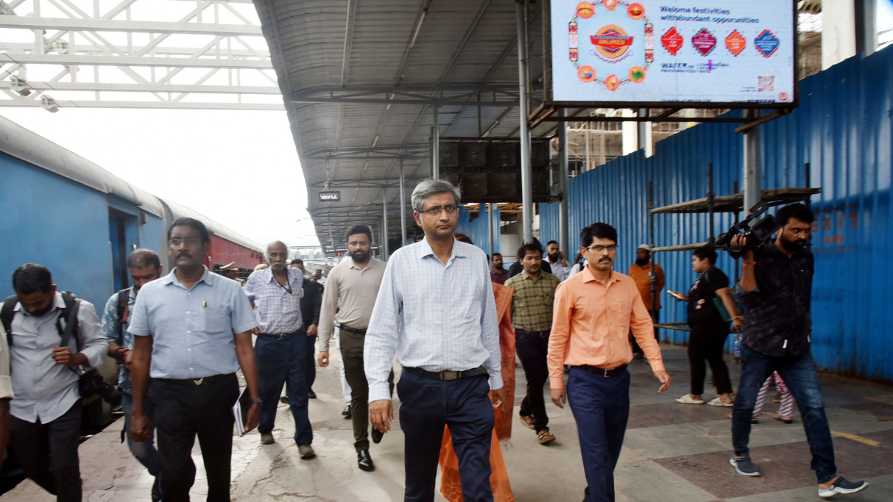 Secunderabad: సికింద్రాబాద్ రైల్వే స్టేషన్‌లో పర్యటించిన అధికారులు