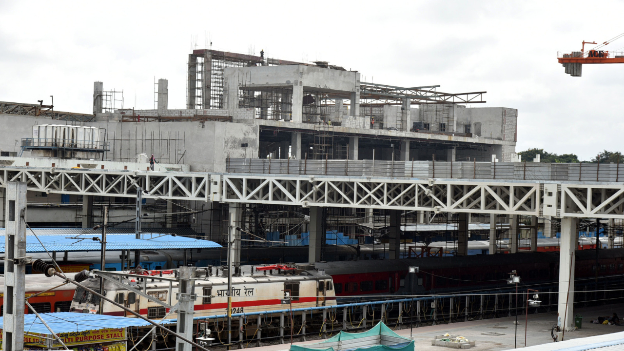 Secunderabad: సికింద్రాబాద్ రైల్వే స్టేషన్‌లో పర్యటించిన అధికారులు