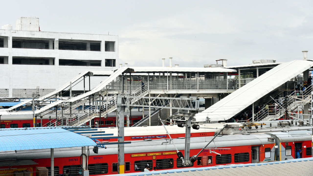 Secunderabad: సికింద్రాబాద్ రైల్వే స్టేషన్‌లో పర్యటించిన అధికారులు