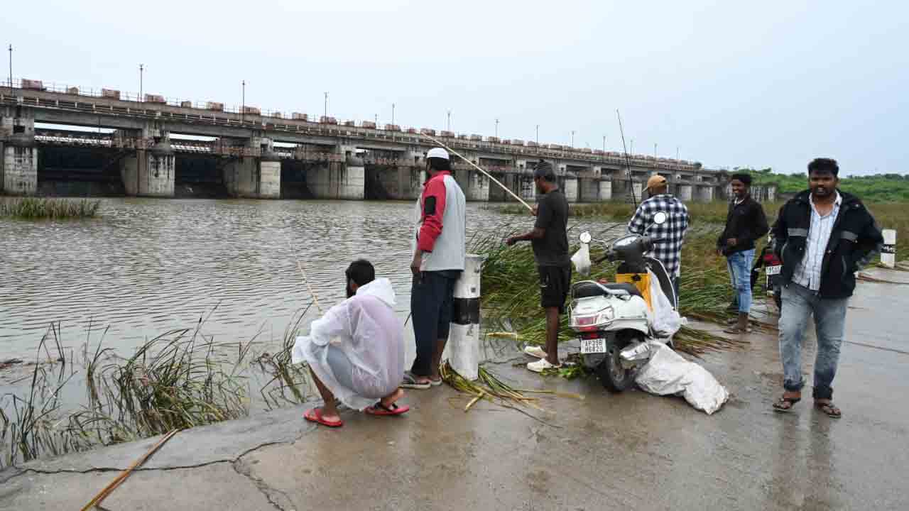 Cyclone Montha: మొంథా తుపాన్.. రాష్ట్రవ్యాప్తంగా భారీ వర్షాలు..