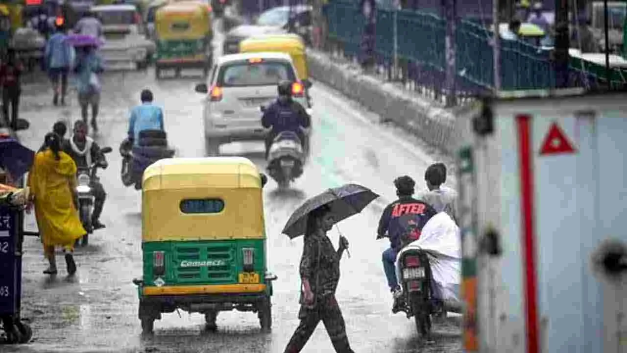 Rain Alert: భారీ వర్షాలు.. ఏపీ విపత్తు నిర్వహణ సంస్థ ఏం చెప్పిందంటే..