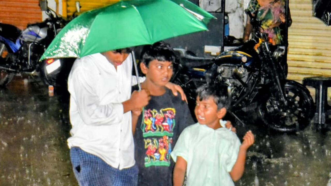 Hyderabad Rains:  హైదరాబాద్‌లో పలుచోట్ల దంచికొడుతున్న  వర్షం