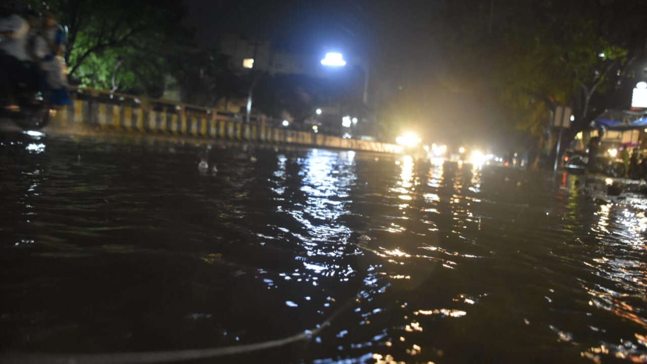 Hyderabad Rains:  హైదరాబాద్‌లో పలుచోట్ల దంచికొడుతున్న  వర్షం