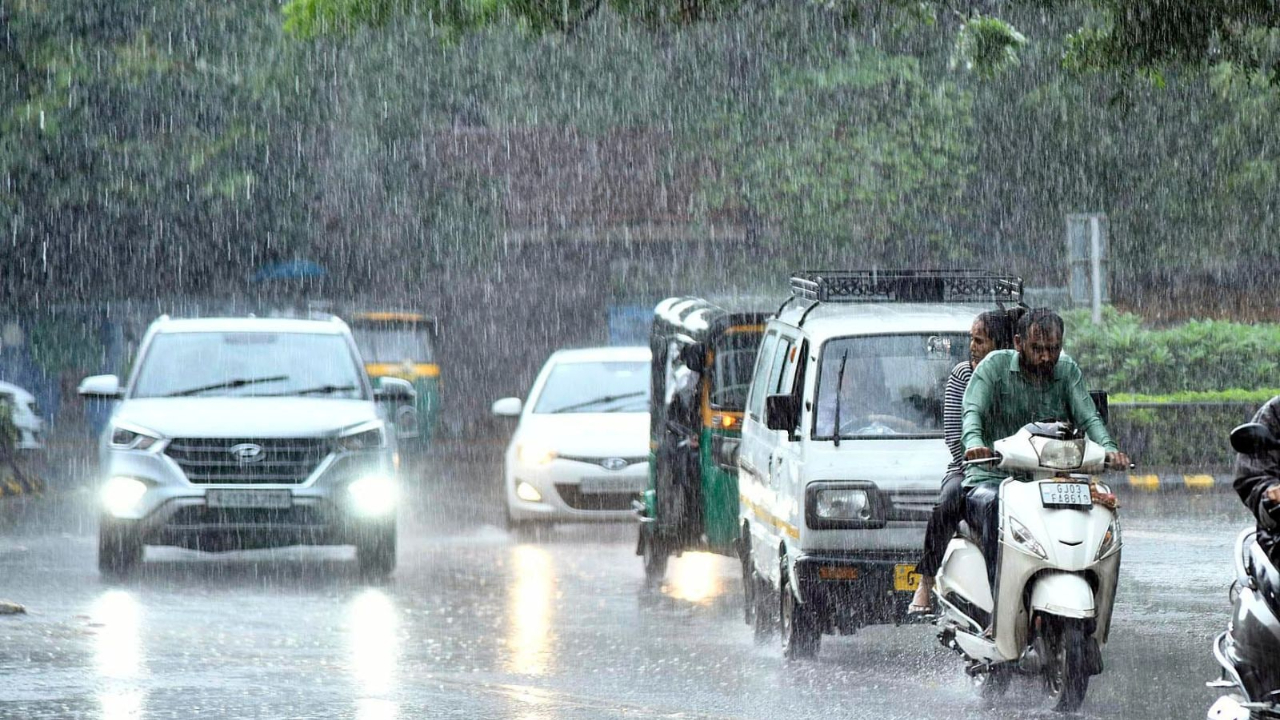 Hyderabad Rains:  హైదరాబాద్‌లో పలుచోట్ల దంచికొడుతున్న  వర్షం