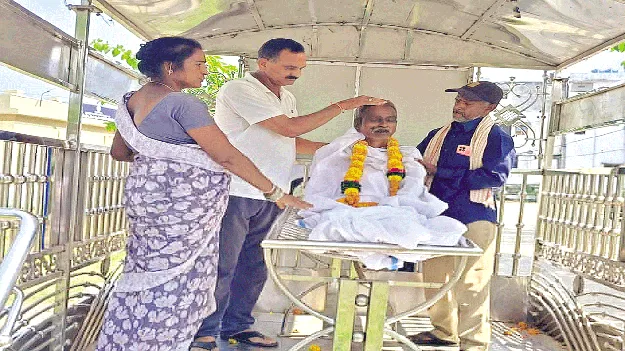 అనాథ మృతదేహానికి అంత్యక్రియలు 