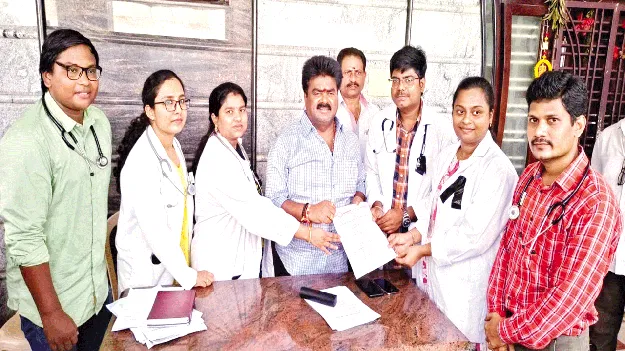 సమస్యలు పరిష్కరించాలని వైద్యుల వినతి
