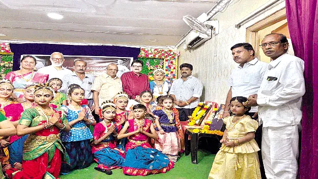 సంప్రదాయ కళలను ప్రోత్సహించాలి: రవికుమార్‌