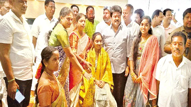 విద్యాభివృద్ధికి కృషి చేయండి