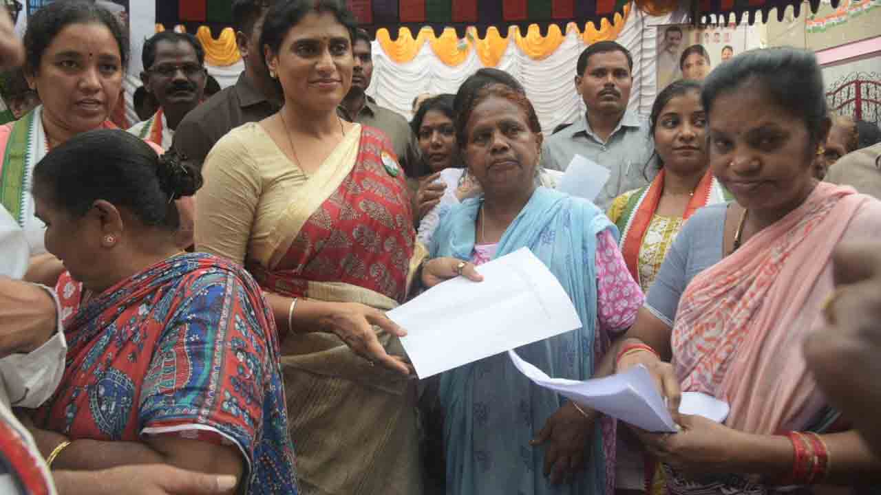 YS Sharmila: విశాఖపట్నంలో ఓట్‌ చోర్‌ - గద్దీ చోడ్‌ కార్యక్రమం.. పాల్గొన్న షర్మిల