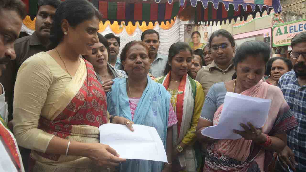 YS Sharmila: విశాఖపట్నంలో ఓట్‌ చోర్‌ - గద్దీ చోడ్‌ కార్యక్రమం.. పాల్గొన్న షర్మిల