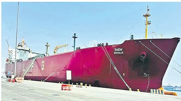 నేడు విశాఖ పోర్టుకు వీఎల్‌జీసీ నౌక శివాలిక్‌