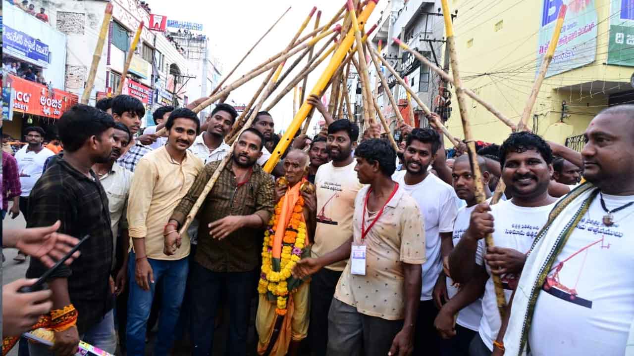 Paidithalli Sirimanotsavam: ఘనంగా పైడితల్లి అమ్మవారి సిరిమానోత్సవం.. భారీగా పాల్గొన్న భక్తులు