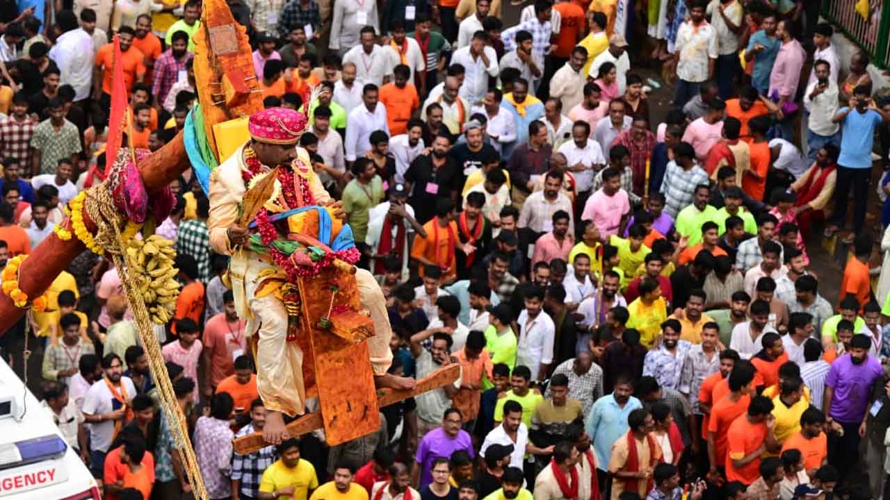 Paidithalli Sirimanotsavam: ఘనంగా పైడితల్లి అమ్మవారి సిరిమానోత్సవం.. భారీగా పాల్గొన్న భక్తులు