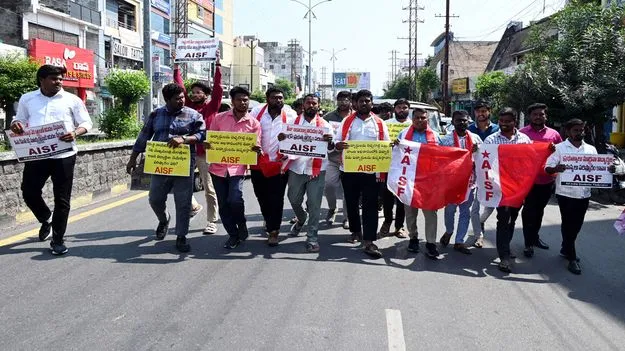 ప్రజాపాలనలో విద్యార్థులకు కష్టాలు