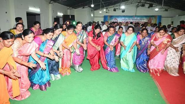 టీఎన్‌జీవోస్‌ ఆధ్వర్యంలో బతుకమ్మ సంబరాలు