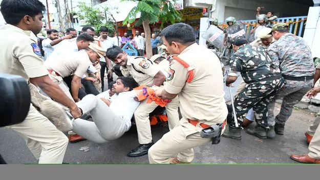 ఫీజు రీయింబర్స్‌మెంట్‌ నిధులు విడుదల చేయాలి
