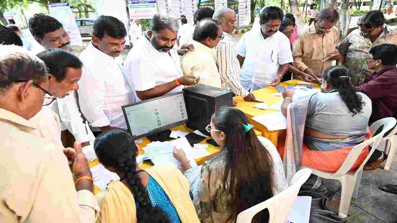 ప్రశాంతంగా అర్బన్‌ బ్యాంకు ఎన్నికలు 