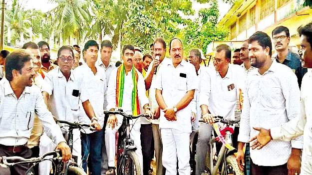 పరిసరాలను పరిశుభ్రంగా ఉంచుకోవాలి