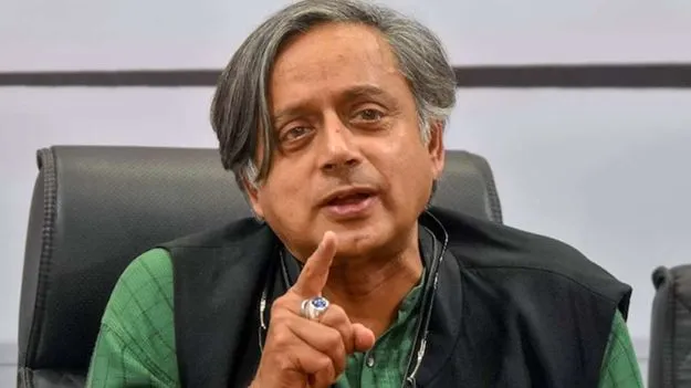 Shashi Tharoor: కేరళ నుంచి ఎయిర్ ఇండియా విమాన సర్వీసుల్లో కోత..  శశి థరూర్ అసంతృప్తి