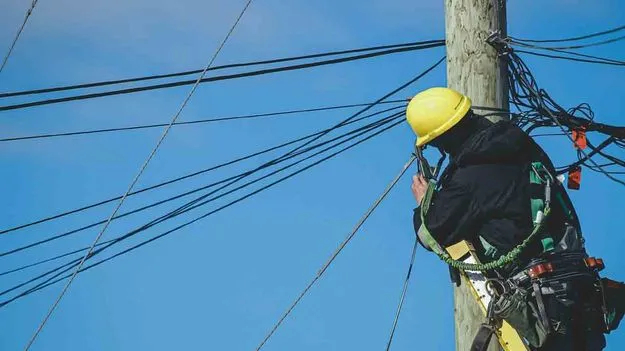 Sangareddy Electric Shock: అమీన్‌పూర్‌ పరిధిలో కాంట్రాక్ట్ ఉద్యోగికి విద్యుత్ షాక్..