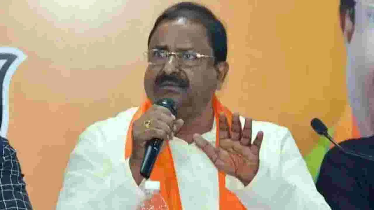 Somu Veerraju: శాసనమండలి బీజేపీ ఫ్లోర్ లీడర్‌గా సోము వీర్రాజు..