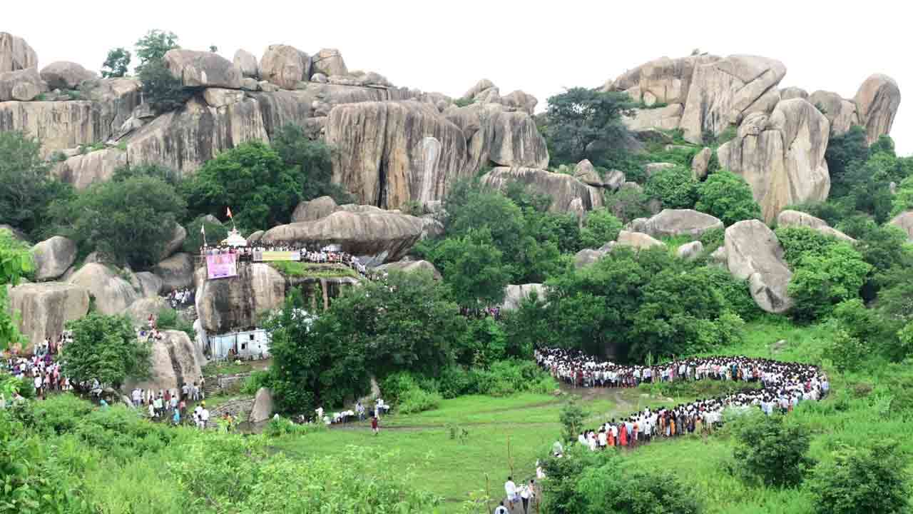 Sri Ramakonda Temple in Mahbubnagar: అమావాస్య.. శ్రీరామకొండకు పోటెత్తిన భక్తులు  