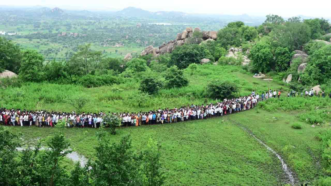 Sri Ramakonda Temple in Mahbubnagar: అమావాస్య.. శ్రీరామకొండకు పోటెత్తిన భక్తులు  