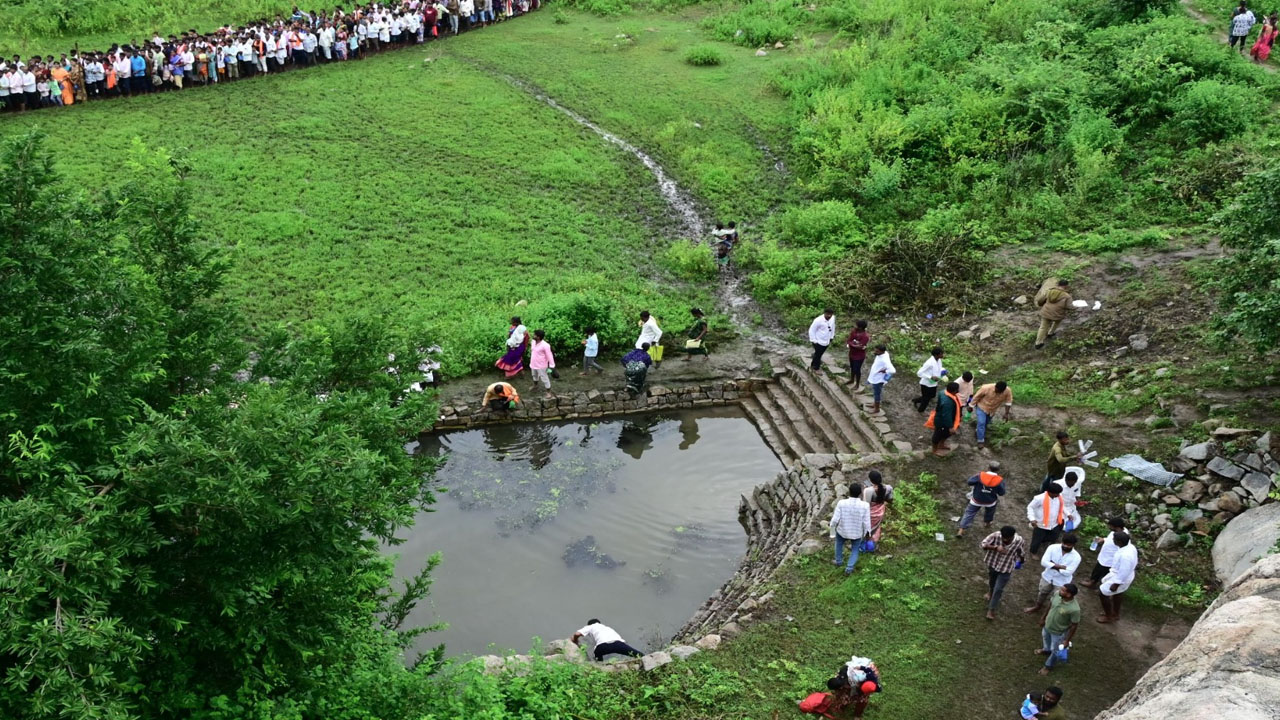 Sri Ramakonda Temple in Mahbubnagar: అమావాస్య.. శ్రీరామకొండకు పోటెత్తిన భక్తులు  