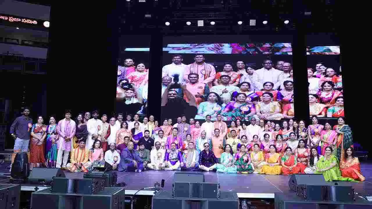 TPAD Dallas Bathukamma: అదరగొట్టిన టీపాడ్‌ బతుకమ్మ, దసరా మెగా ఈవెంట్‌