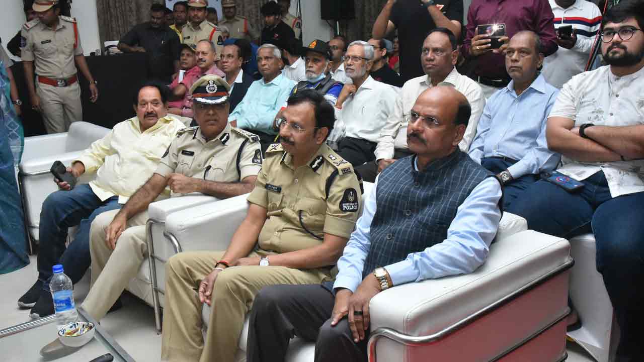 Cyber Crime: సైబర్ నేరాలపై అప్రమత్తత అవసరం: తెలంగాణ డీజీపీ శివధర్ రెడ్డి