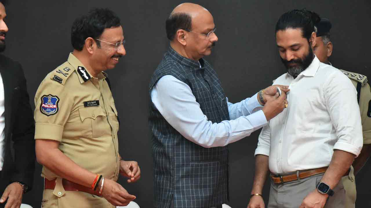 Cyber Crime: సైబర్ నేరాలపై అప్రమత్తత అవసరం: తెలంగాణ డీజీపీ శివధర్ రెడ్డి