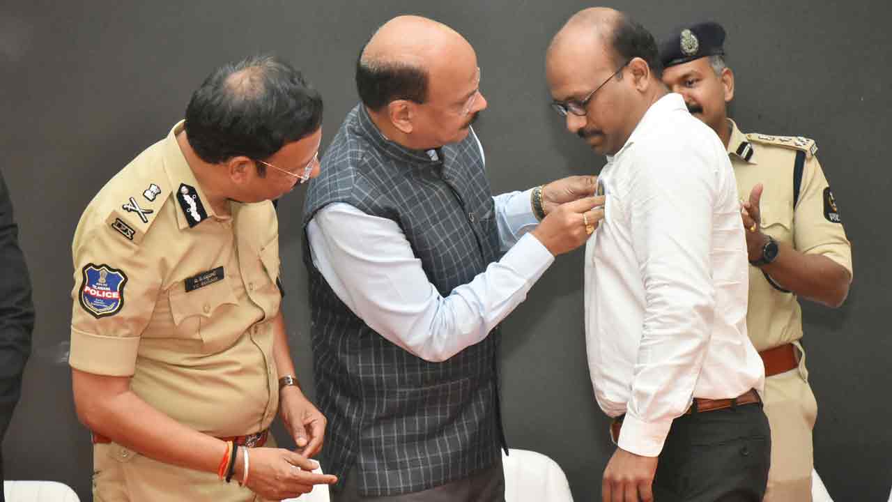 Cyber Crime: సైబర్ నేరాలపై అప్రమత్తత అవసరం: తెలంగాణ డీజీపీ శివధర్ రెడ్డి