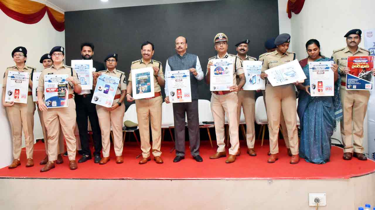 Cyber Crime: సైబర్ నేరాలపై అప్రమత్తత అవసరం: తెలంగాణ డీజీపీ శివధర్ రెడ్డి