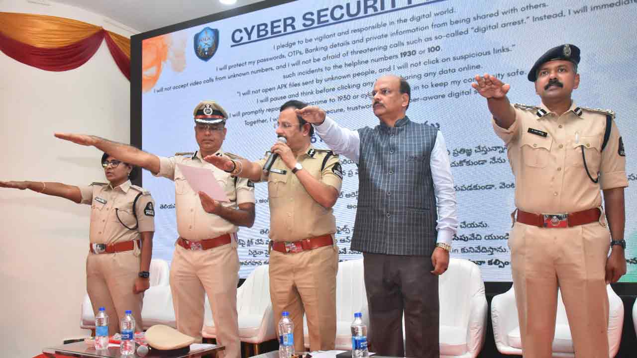 Cyber Crime: సైబర్ నేరాలపై అప్రమత్తత అవసరం: తెలంగాణ డీజీపీ శివధర్ రెడ్డి