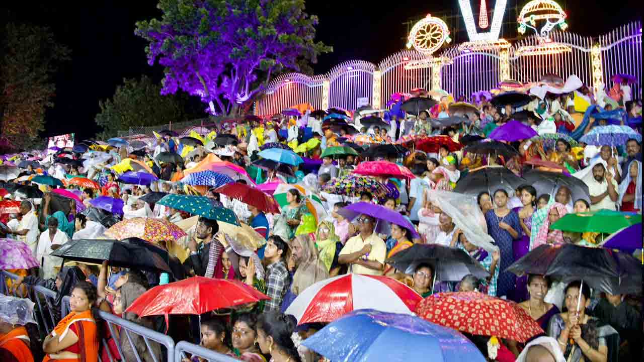Garuda Seva In Tirumala Brahmotsavam: గరుడ వాహనంపై బ్రహ్మాండ నాయకుడు.. మురిసిపోయిన భక్త జనం